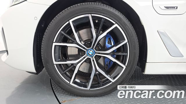 BMW 5-Series 2022 — photo 5