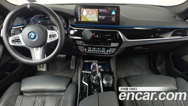 BMW 5-Series 2022 — photo 10