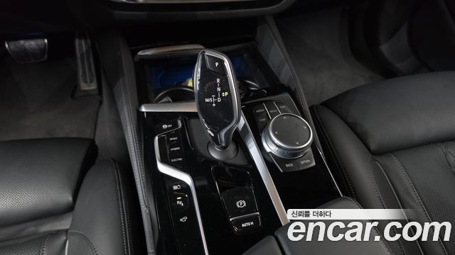 BMW 5-Series 2022 — photo 12