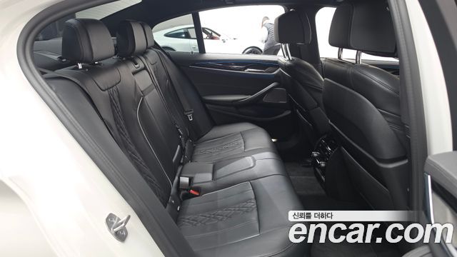 BMW 5-Series 2022 — photo 17