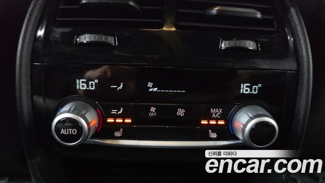 BMW 5-Series 2022 — photo 18