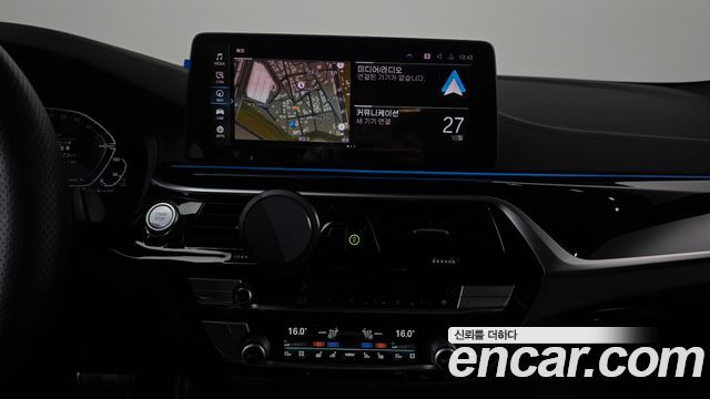 BMW 5-Series 2022 — photo 19