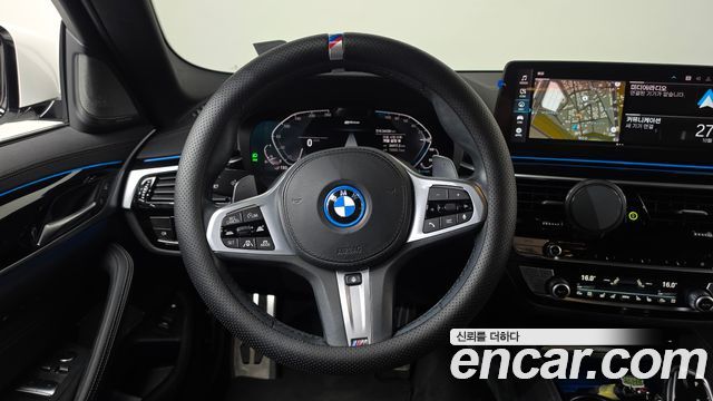 BMW 5-Series 2022 — photo 20