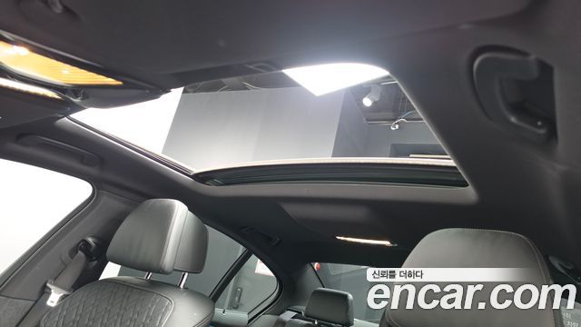 BMW 5-Series 2022 — photo 25