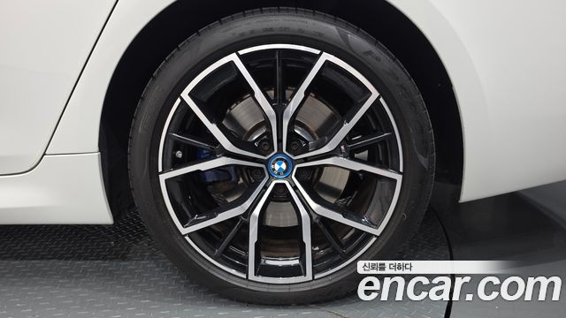 BMW 5-Series 2022 — photo 7