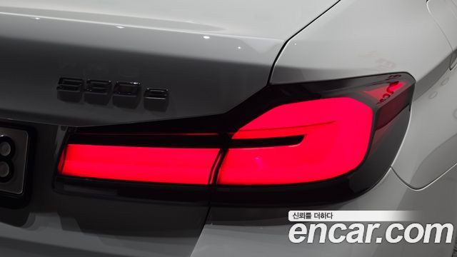 BMW 5-Series 2022 — photo 9