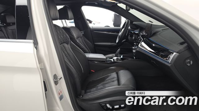 BMW 5-Series 2022 — photo 16