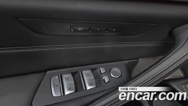 BMW 5-Series 2022 — photo 29