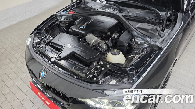 BMW 3-Series 2018 — photo 6