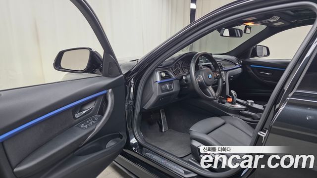 BMW 3-Series 2018 — photo 13