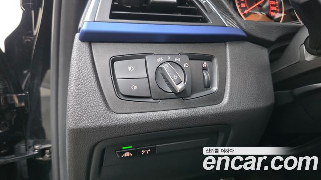 BMW 3-Series 2018 — photo 25