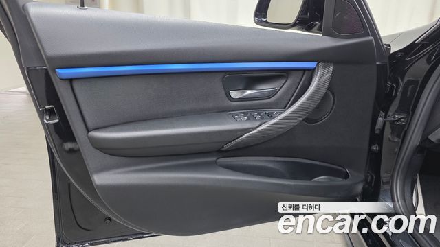 BMW 3-Series 2018 — photo 14