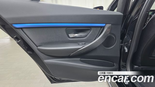 BMW 3-Series 2018 — photo 15