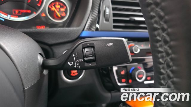 BMW 3-Series 2018 — photo 28