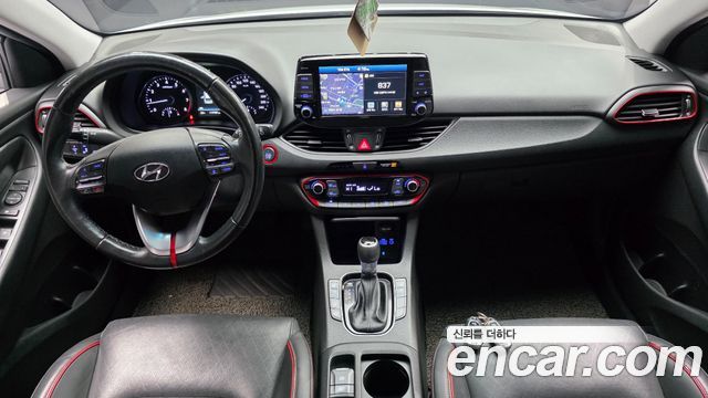Hyundai i30 2018 — photo 10