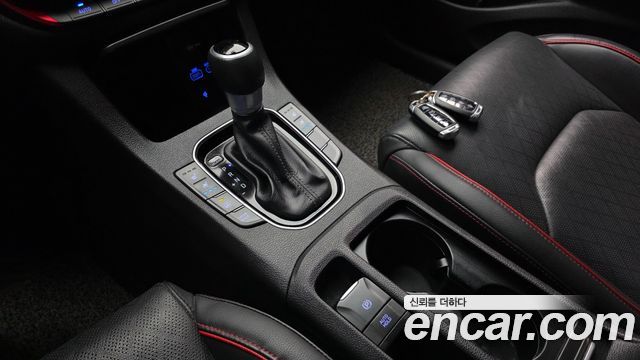 Hyundai i30 2018 — photo 12