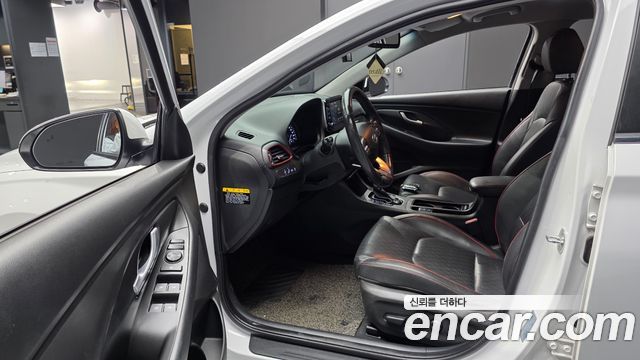 Hyundai i30 2018 — photo 13