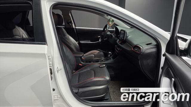 Hyundai i30 2018 — photo 18