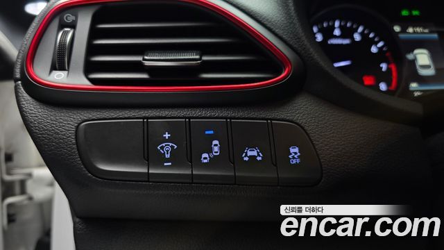 Hyundai i30 2018 — photo 22