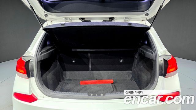 Hyundai i30 2018 — photo 26
