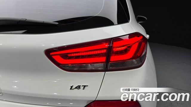 Hyundai i30 2018 — photo 9