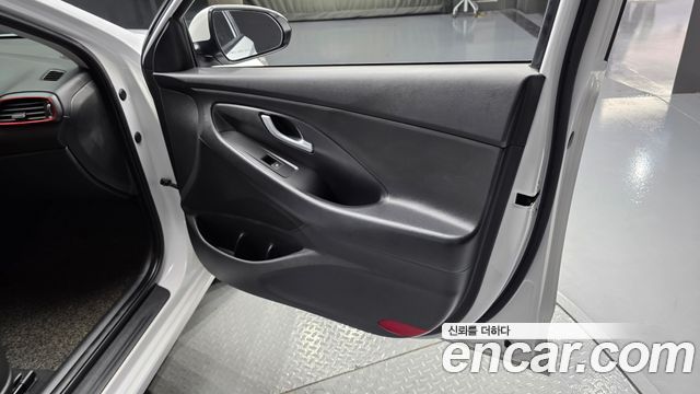 Hyundai i30 2018 — photo 14
