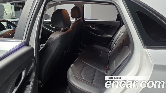 Hyundai i30 2018 — photo 16