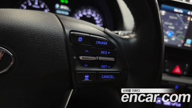 Hyundai i30 2018 — photo 27