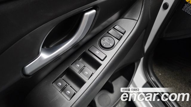 Hyundai i30 2018 — photo 28
