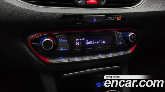 Hyundai i30 2018 — photo 29