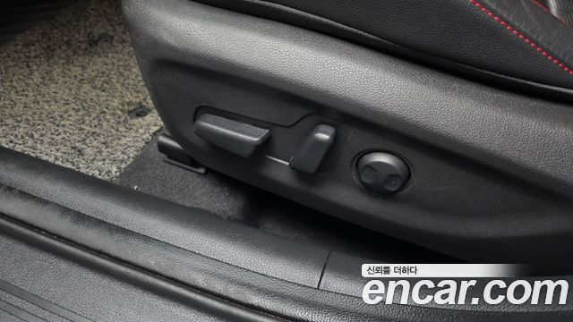 Hyundai i30 2018 — photo 31