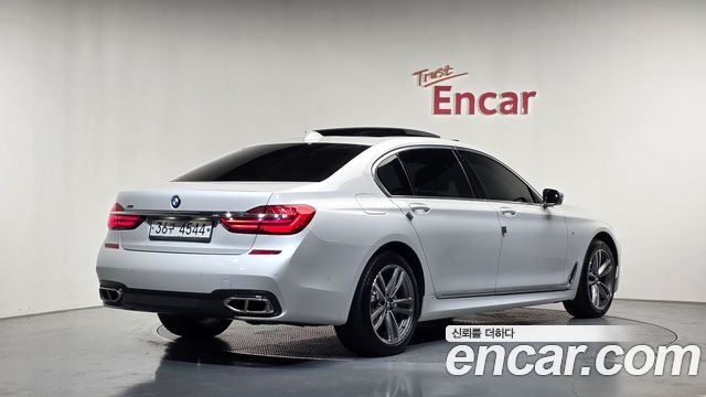 BMW 7-Series 2018 — photo 2