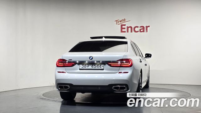 BMW 7-Series 2018 — photo 4