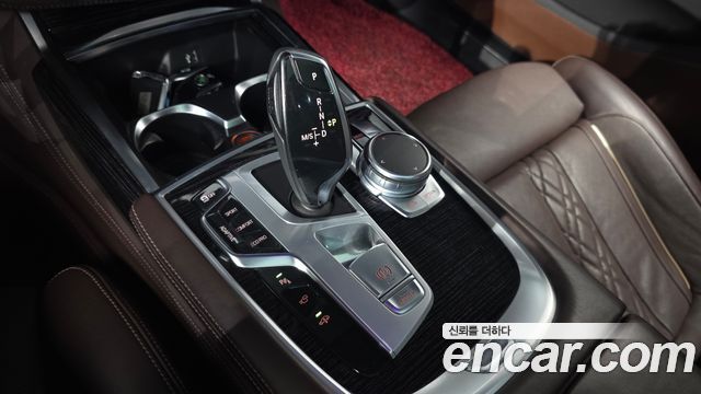 BMW 7-Series 2018 — photo 9