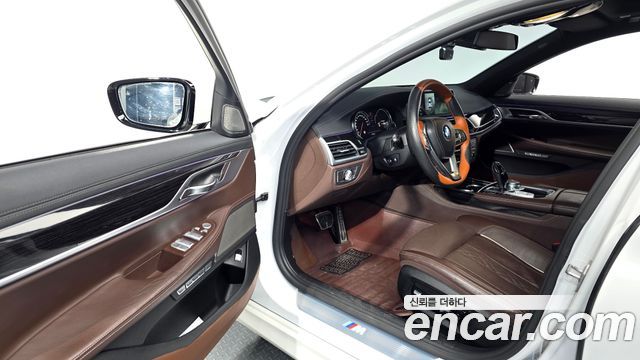 BMW 7-Series 2018 — photo 10