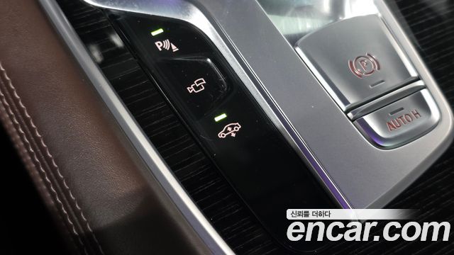 BMW 7-Series 2018 — photo 12
