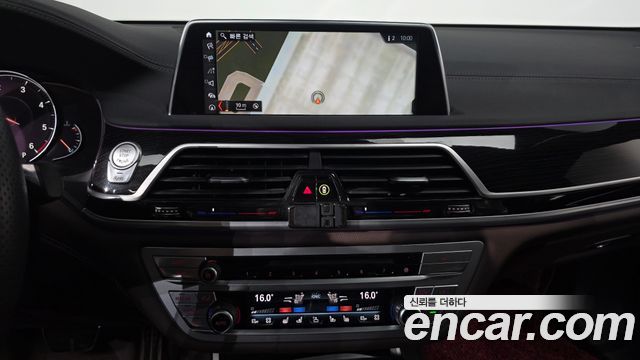 BMW 7-Series 2018 — photo 13