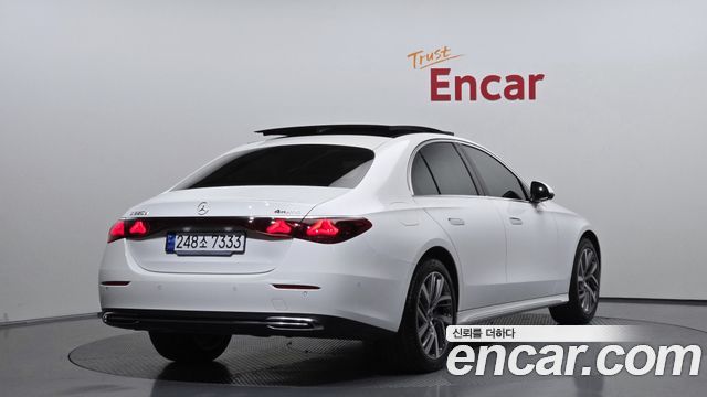Mercedes-Benz E-Class 2024 — photo 2