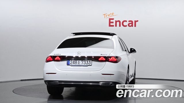 Mercedes-Benz E-Class 2024 — photo 4