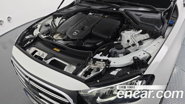 Mercedes-Benz E-Class 2024 — photo 6
