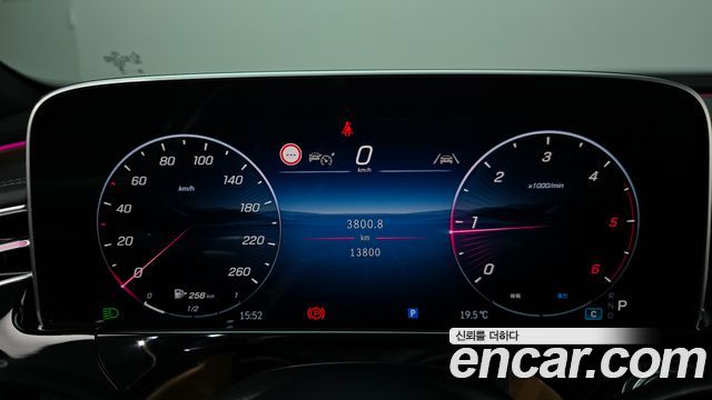 Mercedes-Benz E-Class 2024 — photo 11