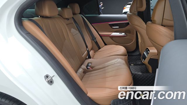 Mercedes-Benz E-Class 2024 — photo 17