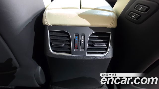 Genesis G80 2018 — photo 31