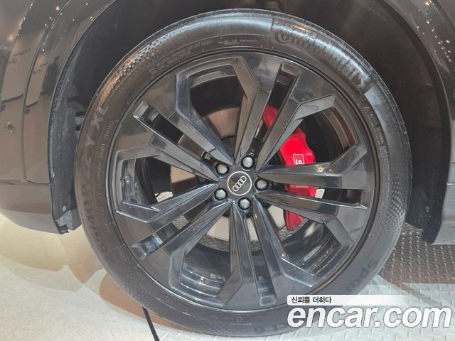 Audi Q8 2023 — photo 5