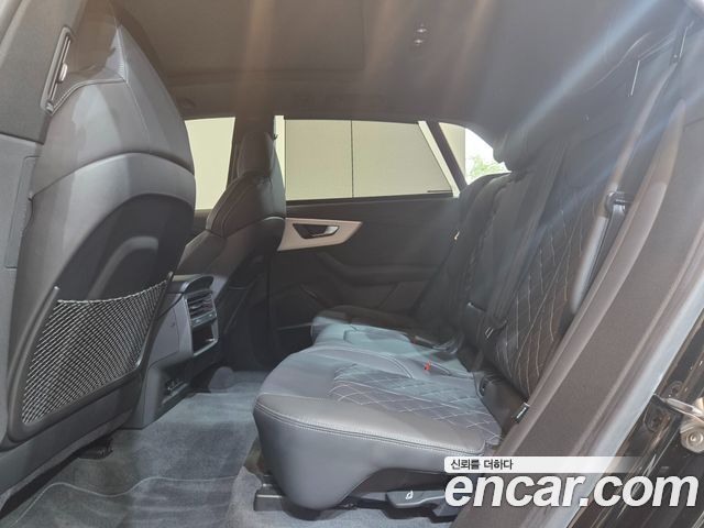 Audi Q8 2023 — photo 7