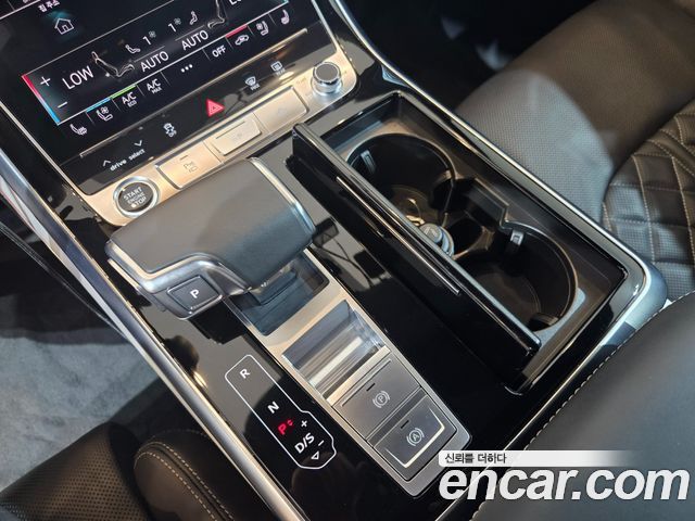 Audi Q8 2023 — photo 9