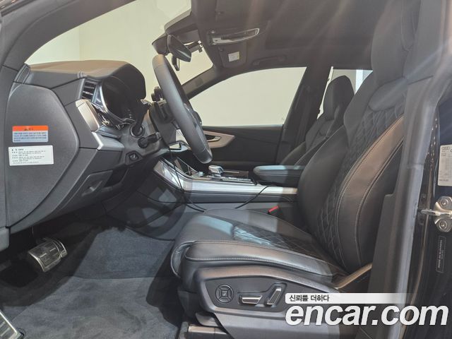 Audi Q8 2023 — photo 10