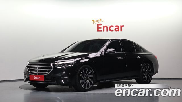 Mercedes-Benz E-Class 2025 — photo 1