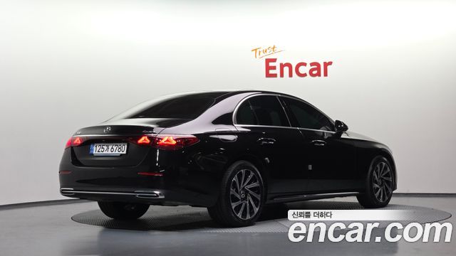 Mercedes-Benz E-Class 2025 — photo 2