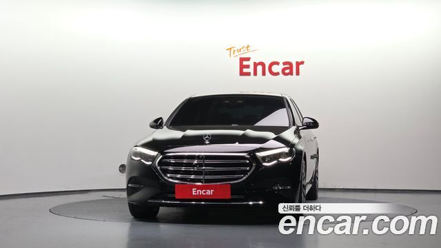 Mercedes-Benz E-Class 2025 — photo 3